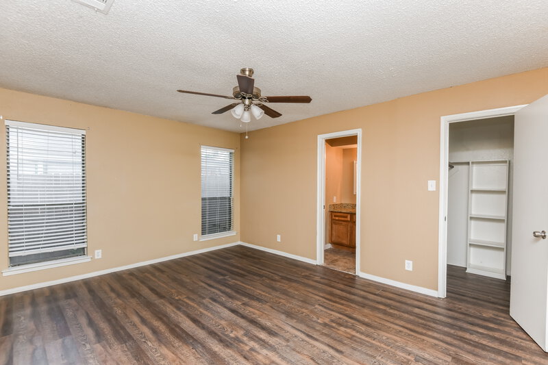 0/Mo, 2705 Amber Dr S Fort Worth, TX 76133 Main Bedroom View 2