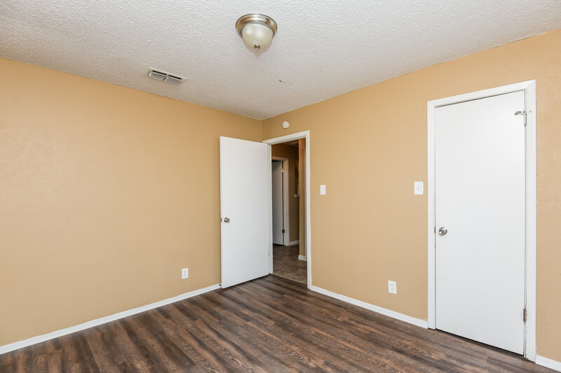 0/Mo, 2705 Amber Dr S Fort Worth, TX 76133 Bedroom View 2