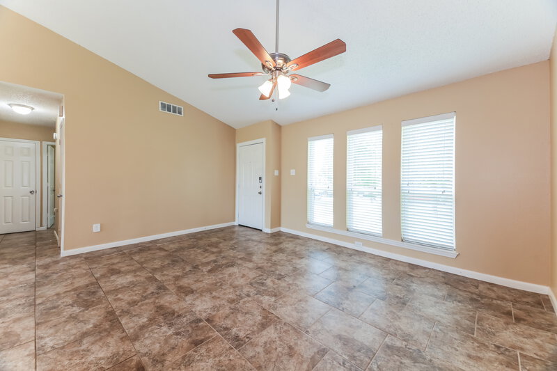 1,880/Mo, 1205 High Valley Dr Garland, TX 75041 Living Room View 3