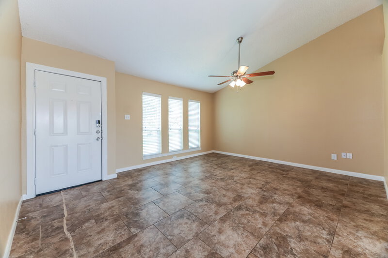 1,880/Mo, 1205 High Valley Dr Garland, TX 75041 Living Room View 4