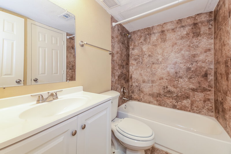 1,880/Mo, 1205 High Valley Dr Garland, TX 75041 Bathroom View