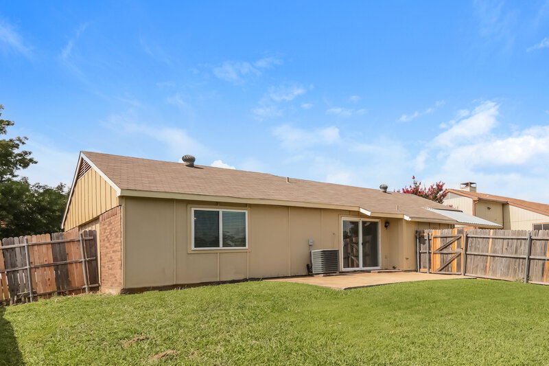 1,880/Mo, 1205 High Valley Dr Garland, TX 75041 Rear View