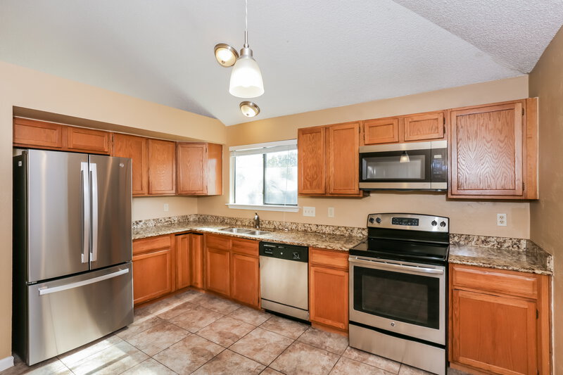 1,750/Mo, 3309 Galemeadow Dr Fort Worth, TX 76123 Kitchen View 3