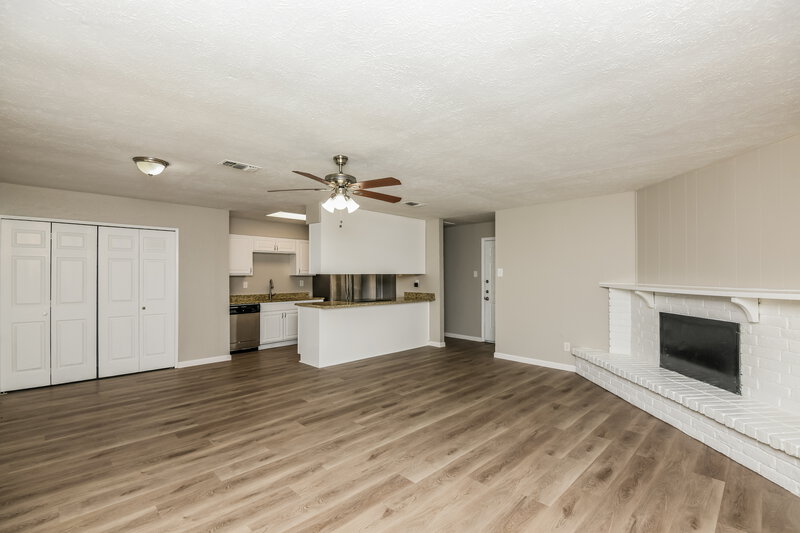 2,005/Mo, 7320 Lea Pl Fort Worth, TX 76140 Living Room View 2