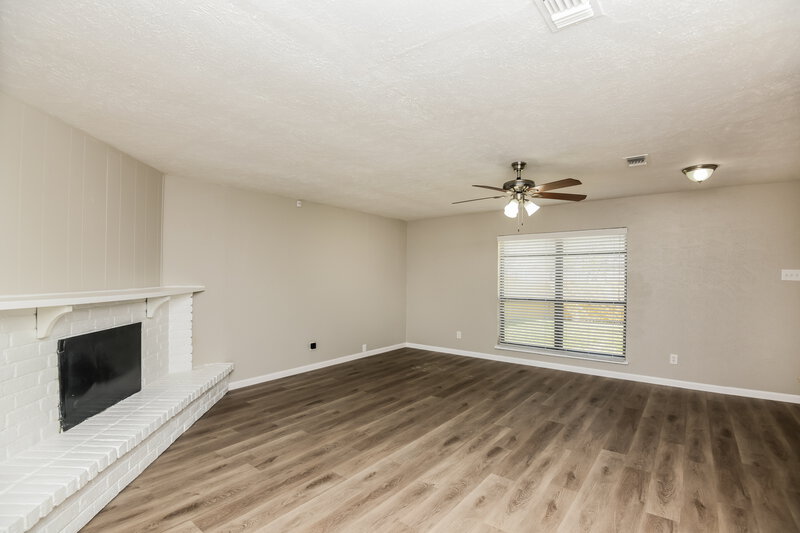 2,005/Mo, 7320 Lea Pl Fort Worth, TX 76140 Living Room View 3