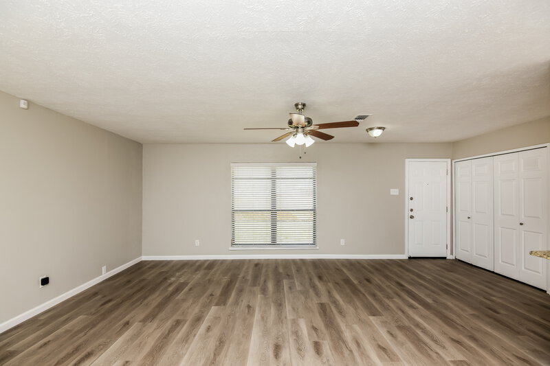 2,005/Mo, 7320 Lea Pl Fort Worth, TX 76140 Living Room View 4