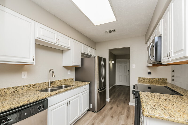 2,005/Mo, 7320 Lea Pl Fort Worth, TX 76140 Kitchen View 3