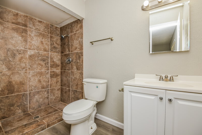 2,005/Mo, 7320 Lea Pl Fort Worth, TX 76140 Main Bathroom View
