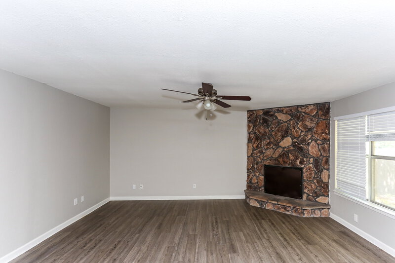 2,540/Mo, 3407 Spring Meadows Dr Arlington, TX 76014 Living Room View 2