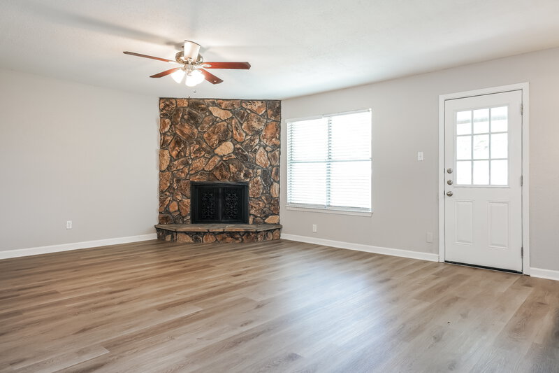 2,015/Mo, 3407 Spring Meadows Dr Arlington, TX 76014 Living Room View