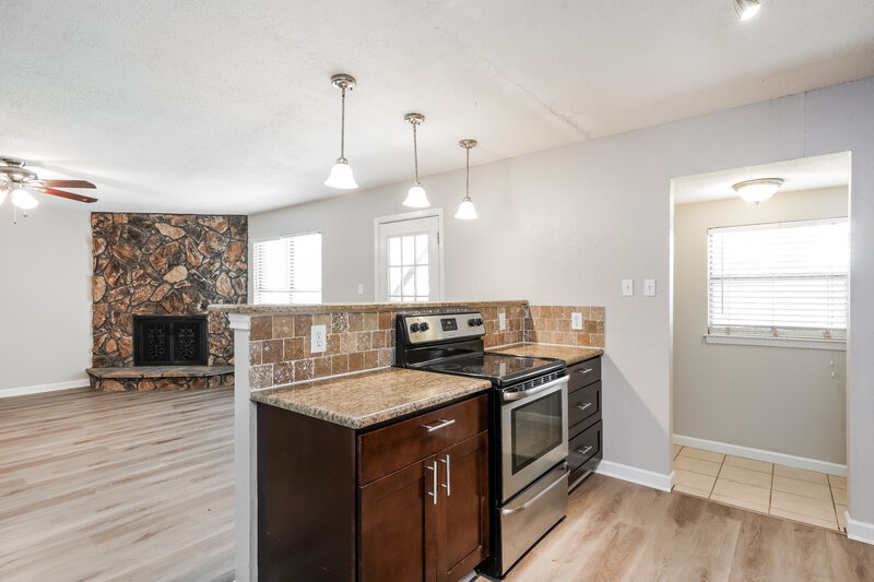 2,015/Mo, 3407 Spring Meadows Dr Arlington, TX 76014 Kitchen View