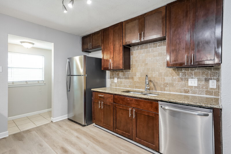 2,015/Mo, 3407 Spring Meadows Dr Arlington, TX 76014 Kitchen View 2