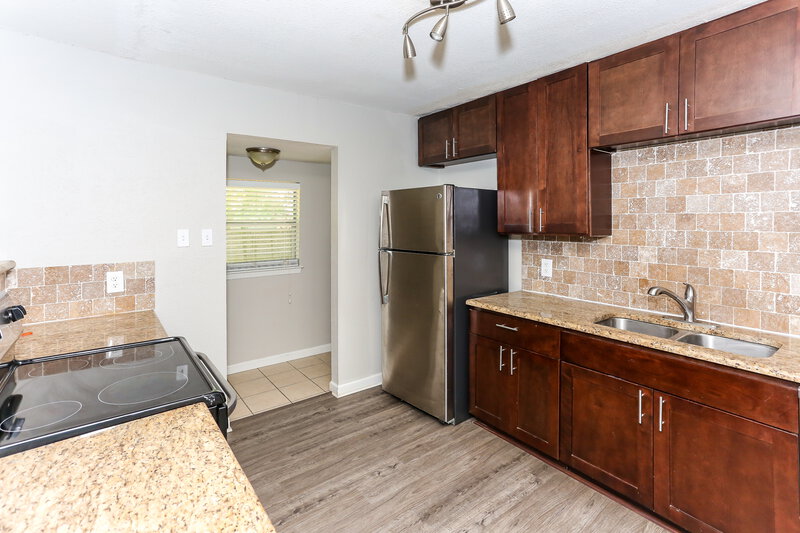 2,540/Mo, 3407 Spring Meadows Dr Arlington, TX 76014 Kitchen View 2