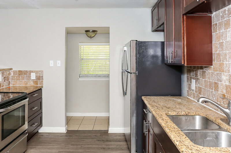 2,540/Mo, 3407 Spring Meadows Dr Arlington, TX 76014 Kitchen View 3