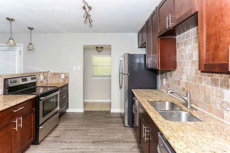 2,540/Mo, 3407 Spring Meadows Dr Arlington, TX 76014 Kitchen View 4