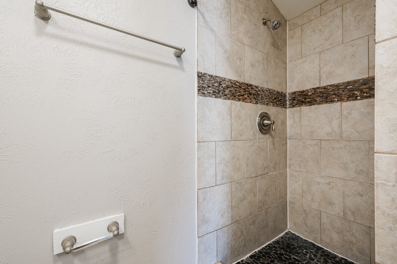 2,015/Mo, 3407 Spring Meadows Dr Arlington, TX 76014 Main Bathroom View 2
