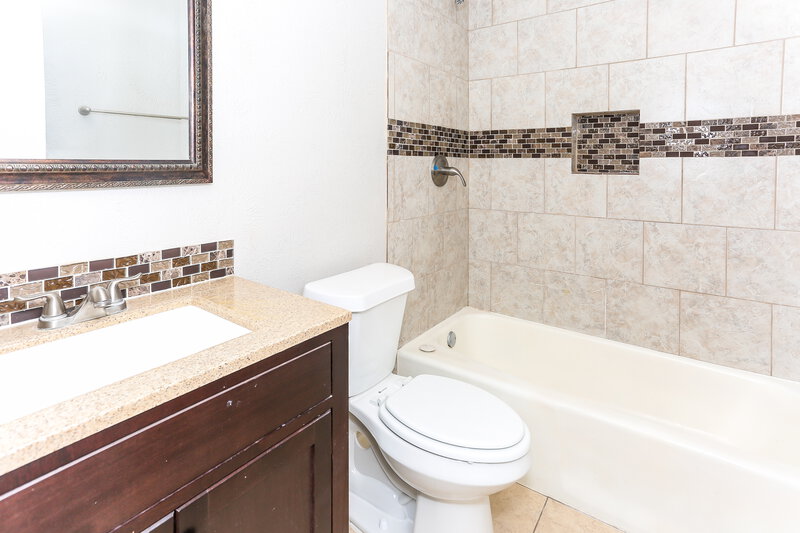 2,540/Mo, 3407 Spring Meadows Dr Arlington, TX 76014 Master Bathroom View