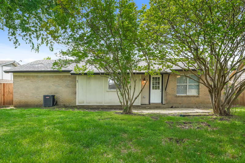 2,015/Mo, 3407 Spring Meadows Dr Arlington, TX 76014 Rear View