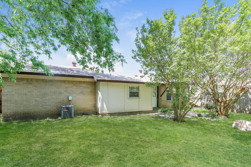 2,540/Mo, 3407 Spring Meadows Dr Arlington, TX 76014 Rear View 2