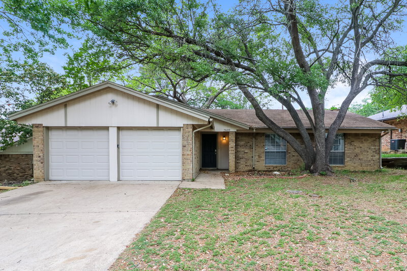 1,880/Mo, 7609 Ripple Creek Ct Fort Worth, TX 76120 External View