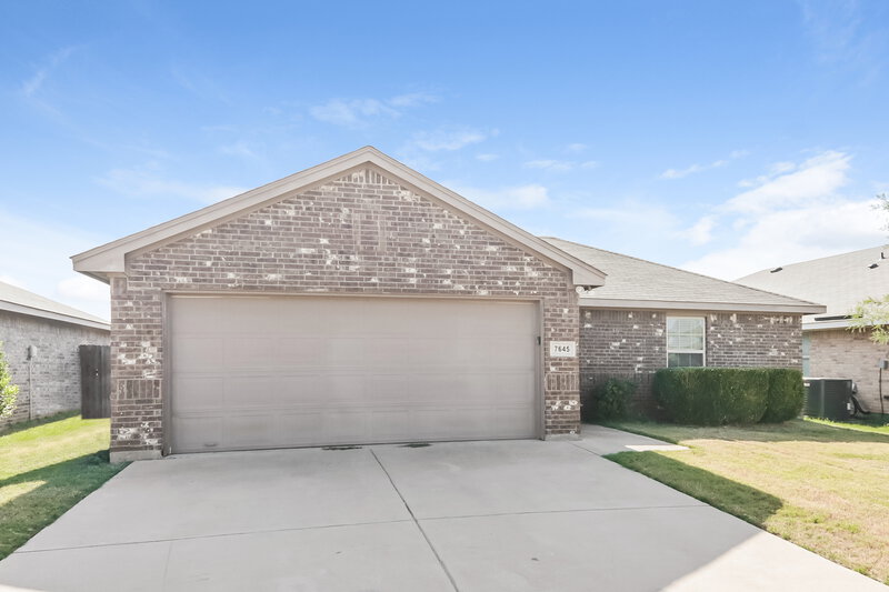 1,940/Mo, 7645 Hollow Point Dr Fort Worth, TX 76123 Front View