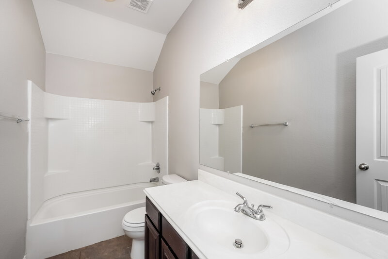 2,135/Mo, 7653 Rainbow Creek Dr Fort Worth, TX 76123 Bathroom View