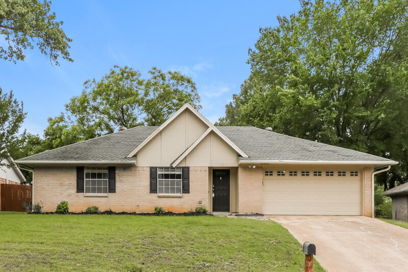 2,125/Mo, 223 N Willow St Mansfield, TX 76063 External View