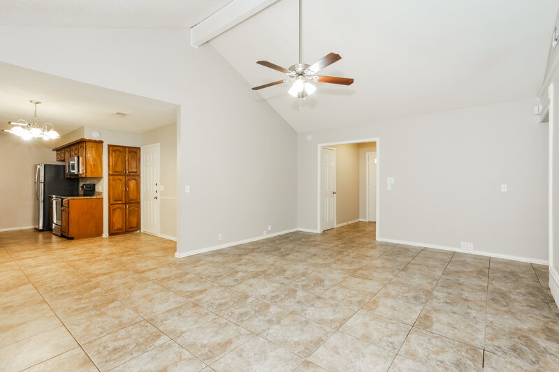 2,125/Mo, 223 N Willow St Mansfield, TX 76063 Living Room View 2