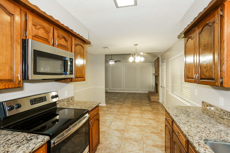 2,125/Mo, 223 N Willow St Mansfield, TX 76063 Kitchen View 2