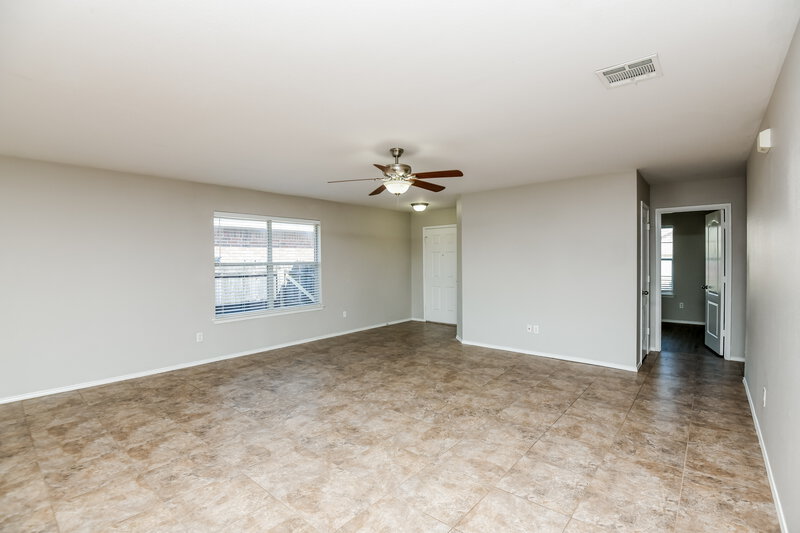 1,995/Mo, 8320 Autumn Creek Trail Fort Worth, TX 76134 Living Room View