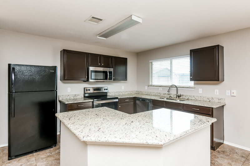 1,995/Mo, 8320 Autumn Creek Trail Fort Worth, TX 76134 Kitchen View 3