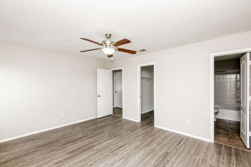 1,995/Mo, 8320 Autumn Creek Trail Fort Worth, TX 76134 Main Bedroom View 2