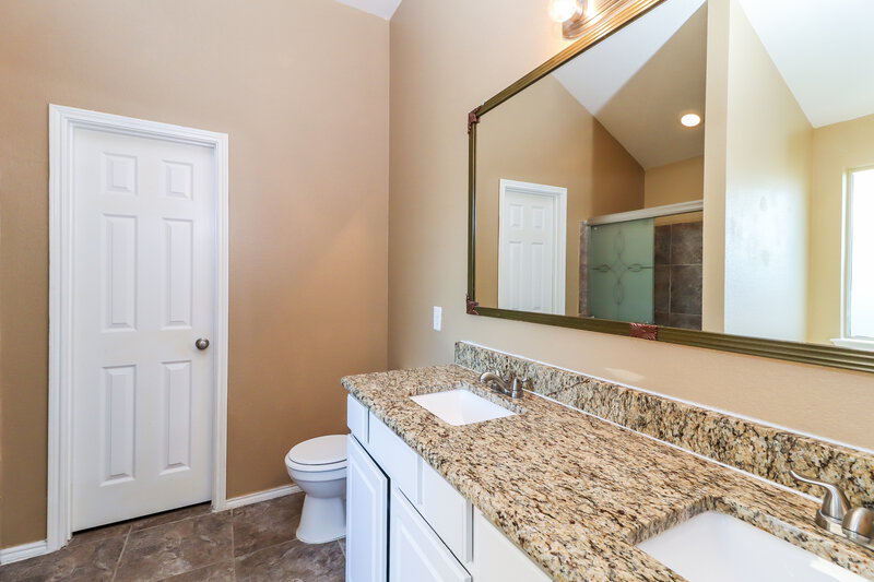 2,480/Mo, 2429 Galemeadow Dr Fort Worth, TX 76123 Main Bathroom View