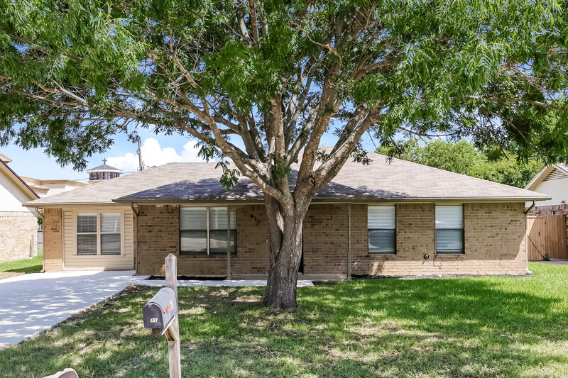2,240/Mo, 611 Stell Ave Mansfield, TX 76063 External View