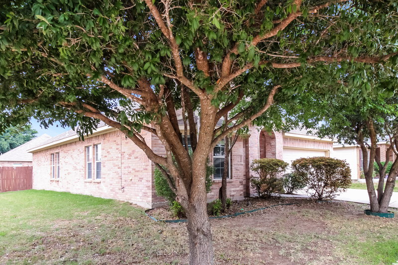 2,330/Mo, 10048 Iron Ridge Dr Fort Worth, TX 76140 Misc View