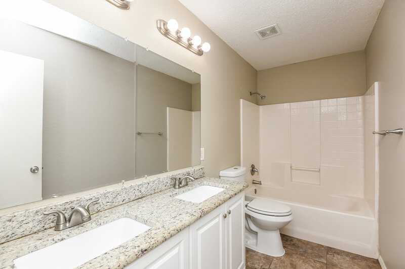 2,320/Mo, 5349 Royal Birkdale Dr Fort Worth, TX 76135 Bathroom View
