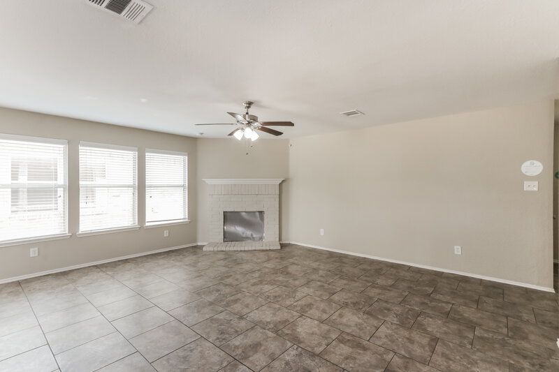 2,070/Mo, 7734 Kirkland Ct Dallas, TX 75237 Living Room View 3