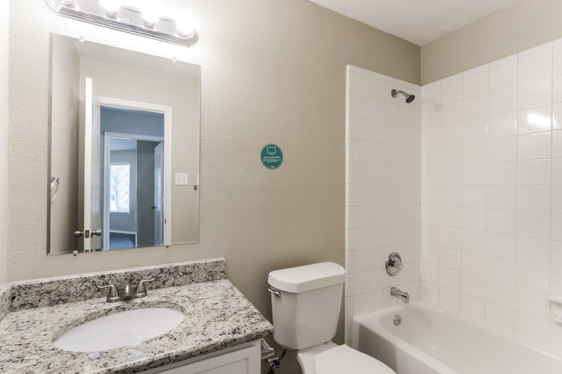 2,070/Mo, 7734 Kirkland Ct Dallas, TX 75237 Bathroom View