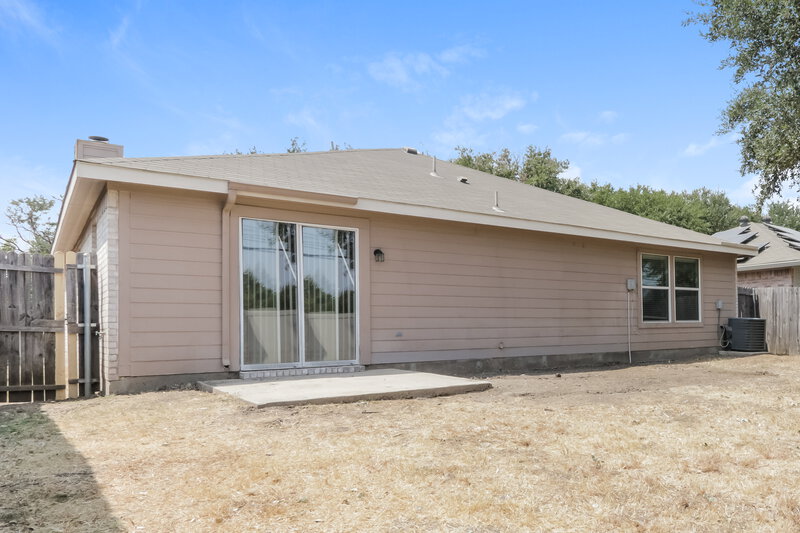 2,070/Mo, 7734 Kirkland Ct Dallas, TX 75237 Rear View