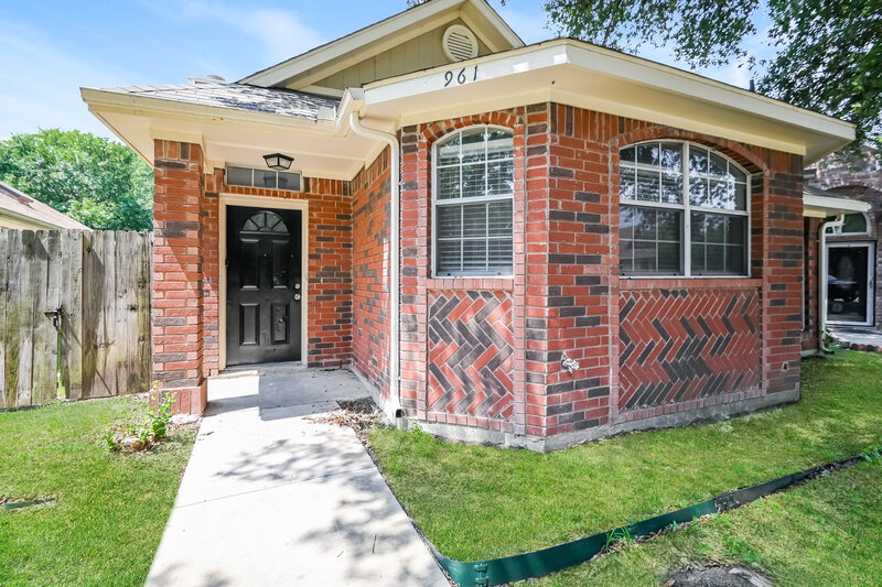 2,195/Mo, 961 Remington Trail Mesquite, TX 75181 Front View 2