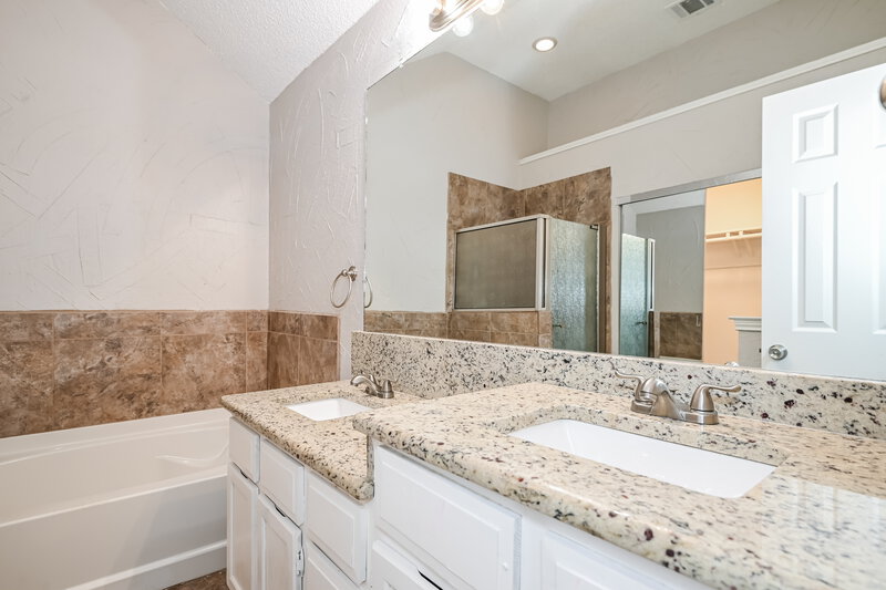 2,195/Mo, 961 Remington Trail Mesquite, TX 75181 Main Bathroom View