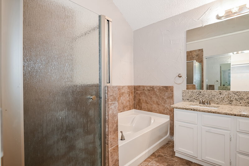 2,195/Mo, 961 Remington Trail Mesquite, TX 75181 Bathroom View 2