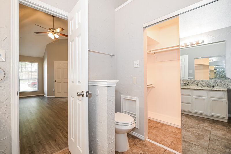 2,195/Mo, 961 Remington Trail Mesquite, TX 75181 Bathroom View 3