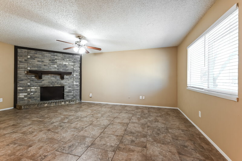 2,124/Mo, 1522 Sunset Ln Duncanville, TX 75137 Living Room View 2