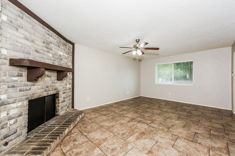 1,760/Mo, 1522 Sunset Ln Duncanville, TX 75137 Living Room View 2