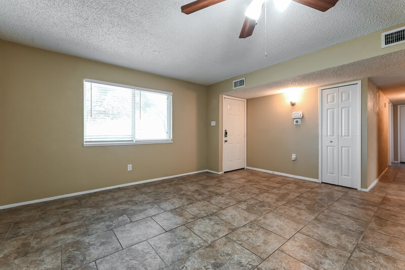 2,124/Mo, 1522 Sunset Ln Duncanville, TX 75137 Living Room View 3