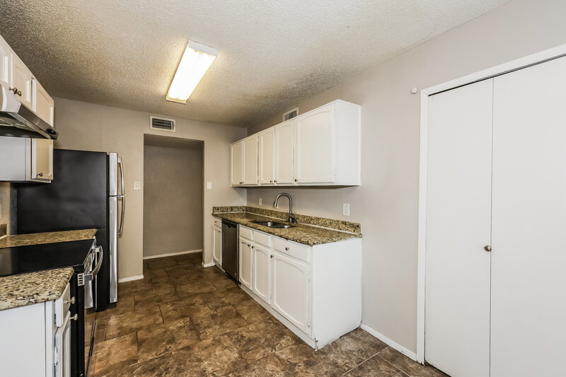 1,760/Mo, 1522 Sunset Ln Duncanville, TX 75137 Kitchen View