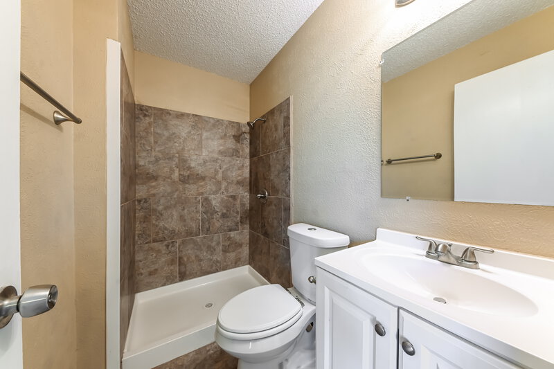 2,124/Mo, 1522 Sunset Ln Duncanville, TX 75137 Main Bathroom View