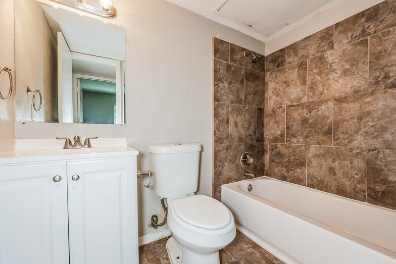 1,760/Mo, 1522 Sunset Ln Duncanville, TX 75137 Bathroom View