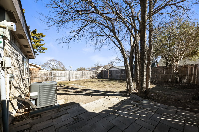 2,124/Mo, 1522 Sunset Ln Duncanville, TX 75137 Rear View 2